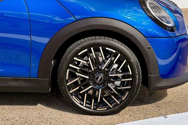 2025 MINI Cooper S Favoured F67