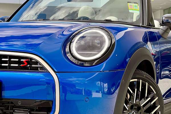 2025 MINI Cooper S Favoured F67
