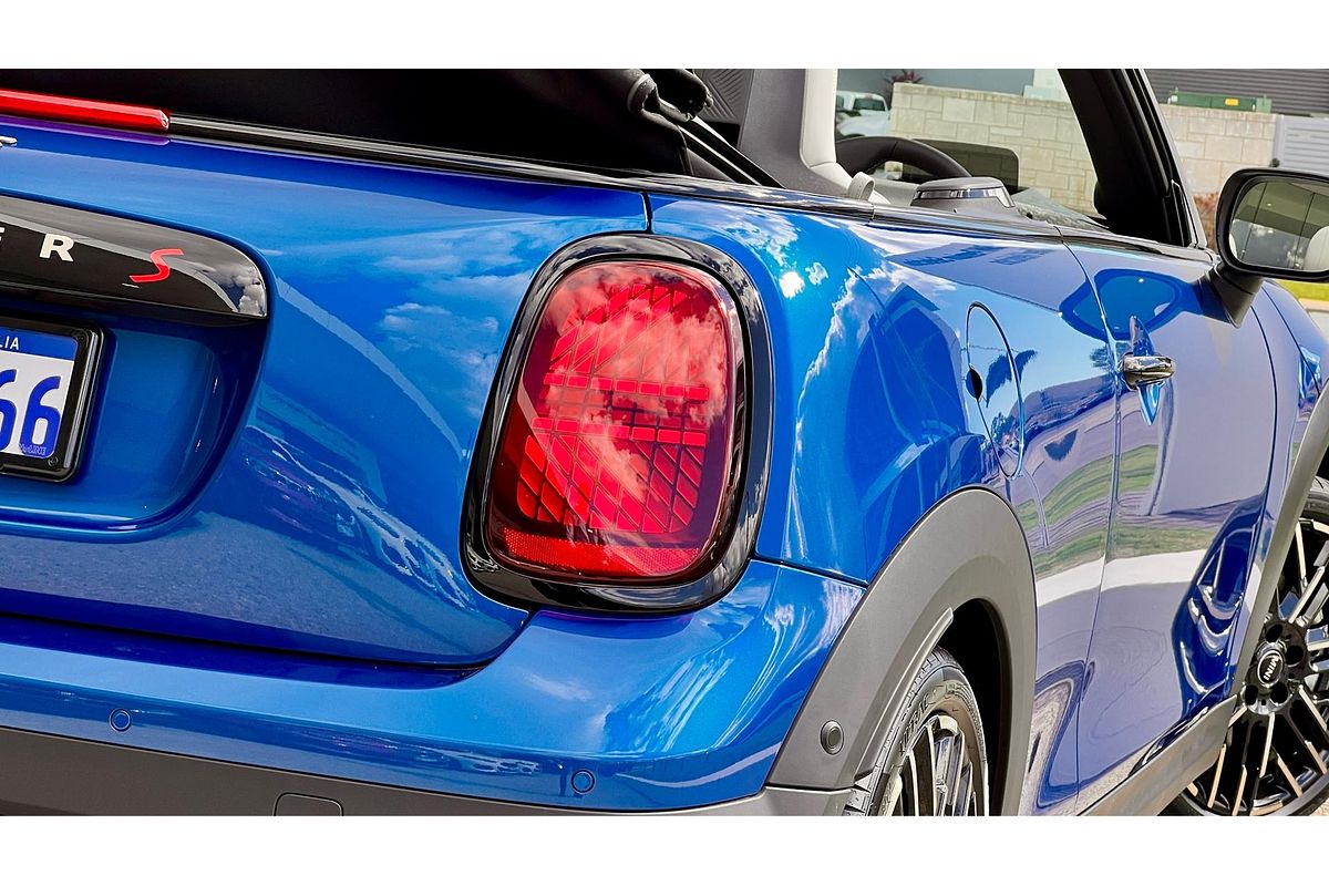 2025 MINI Cooper S Favoured F67