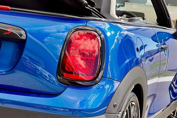 2025 MINI Cooper S Favoured F67