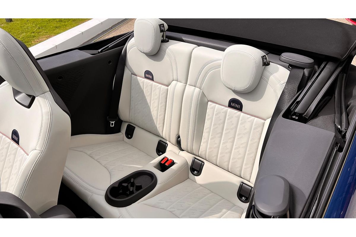 2025 MINI Cooper S Favoured F67