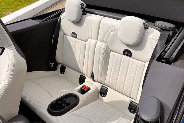 2025 MINI Cooper S Favoured F67