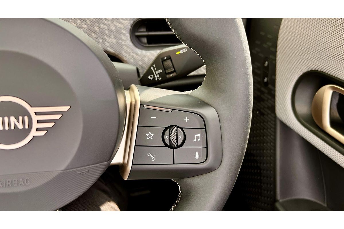 2025 MINI Cooper S Favoured F67
