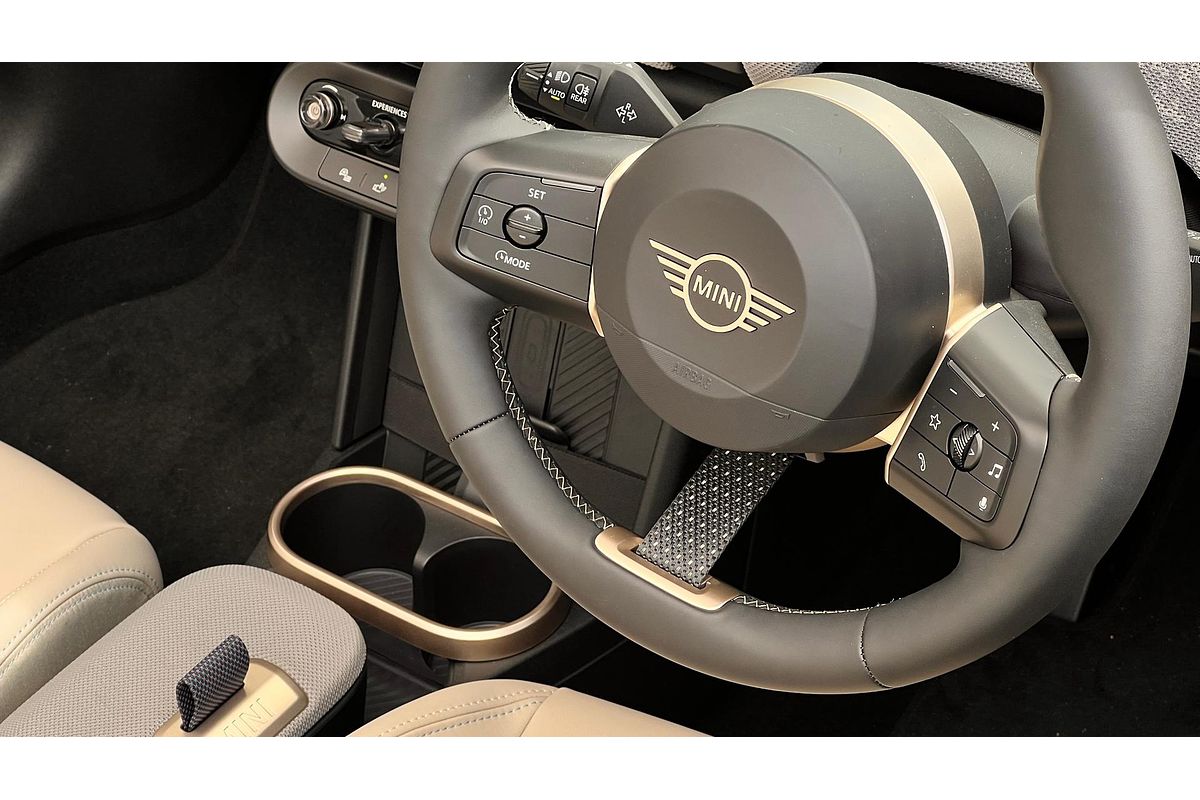 2025 MINI Cooper S Favoured F67