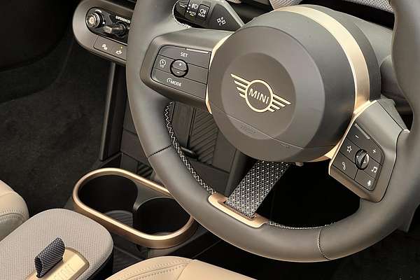 2025 MINI Cooper S Favoured F67