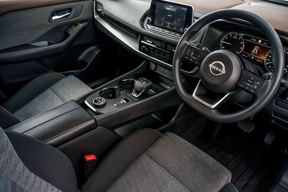 2025 Nissan X-TRAIL ST T33