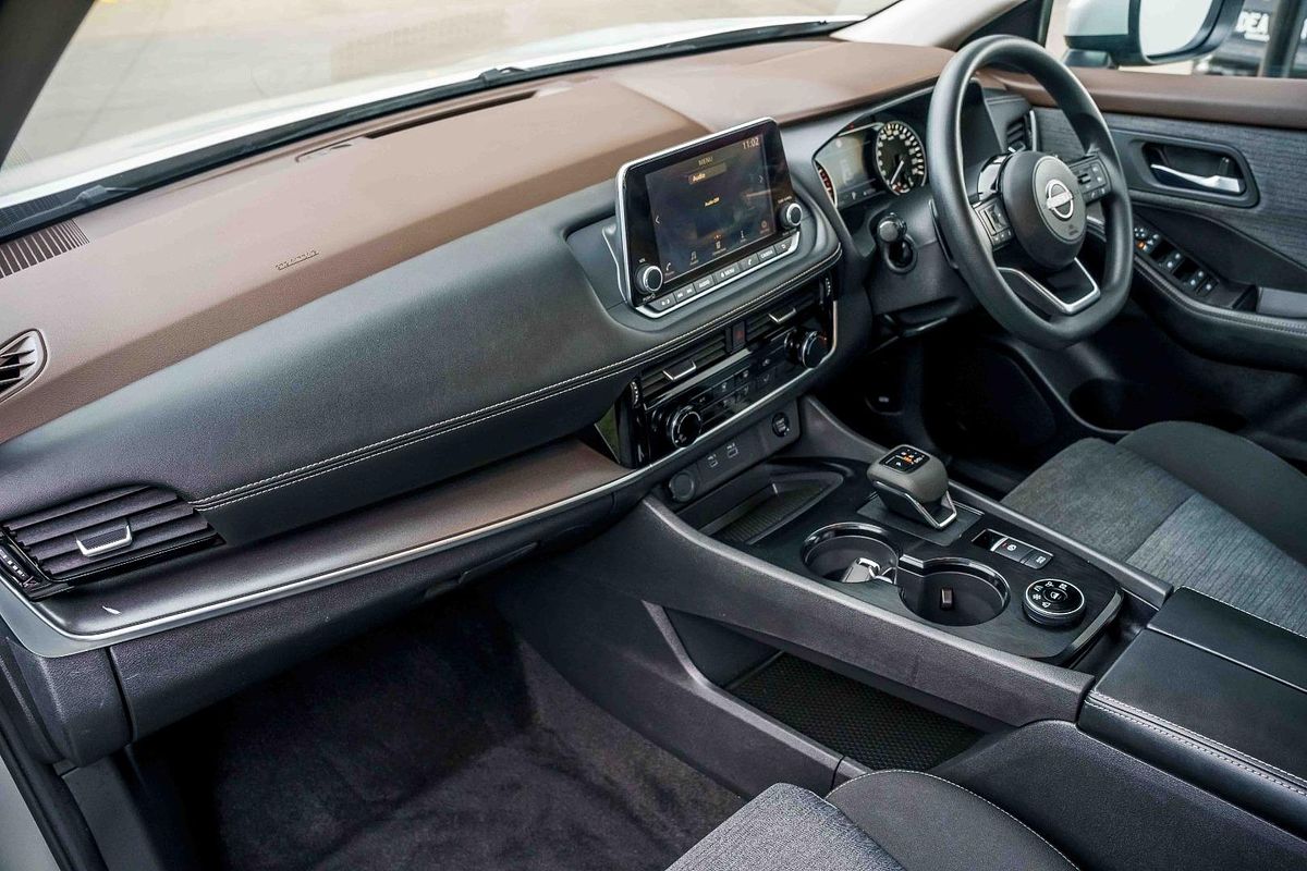 2025 Nissan X-TRAIL ST T33