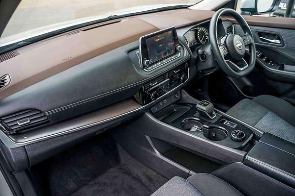 2025 Nissan X-TRAIL ST T33