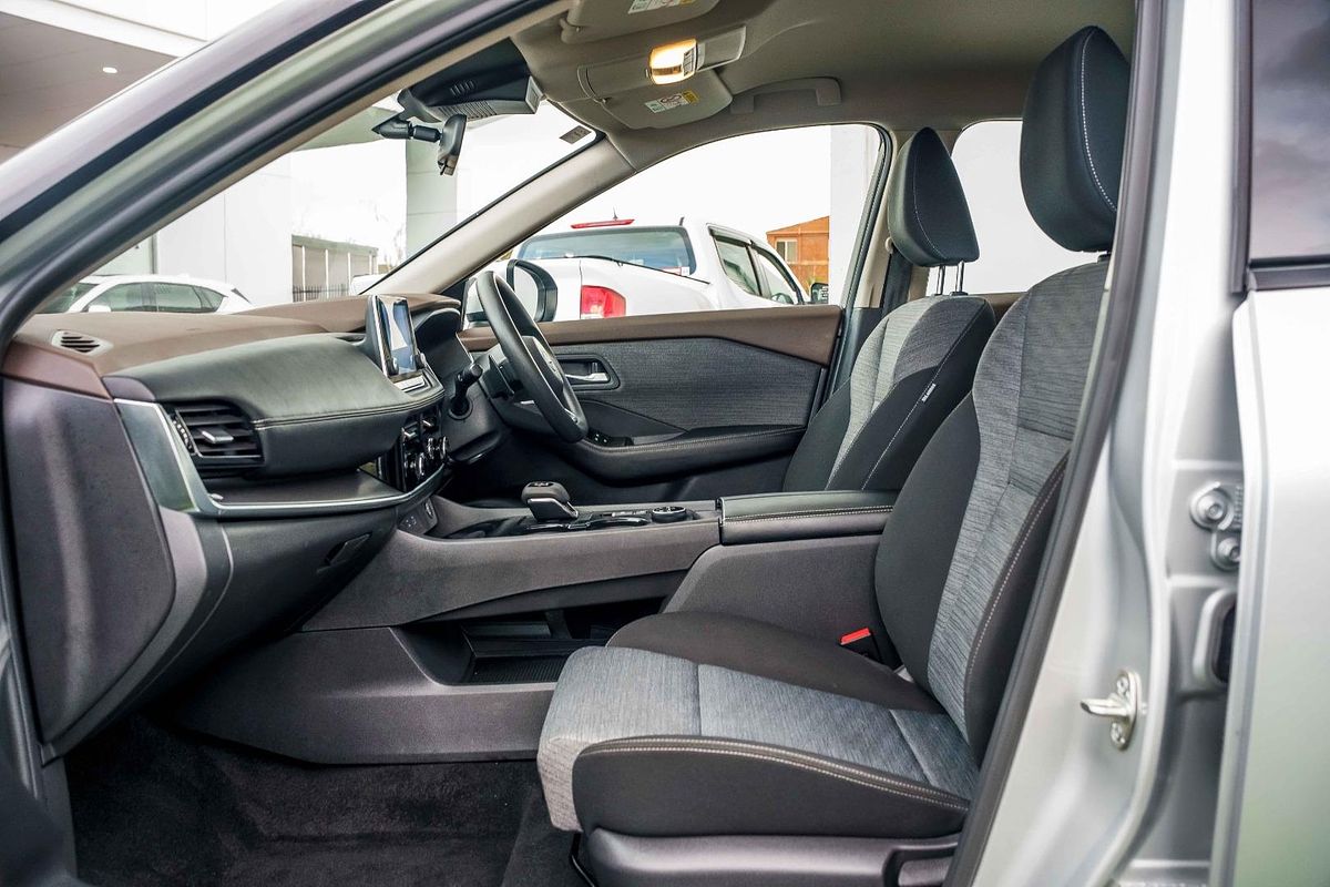 2025 Nissan X-TRAIL ST T33