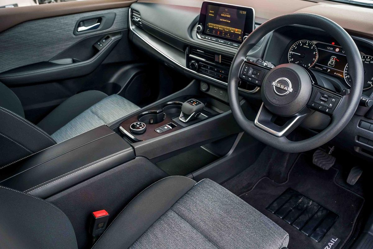 2025 Nissan X-TRAIL ST T33