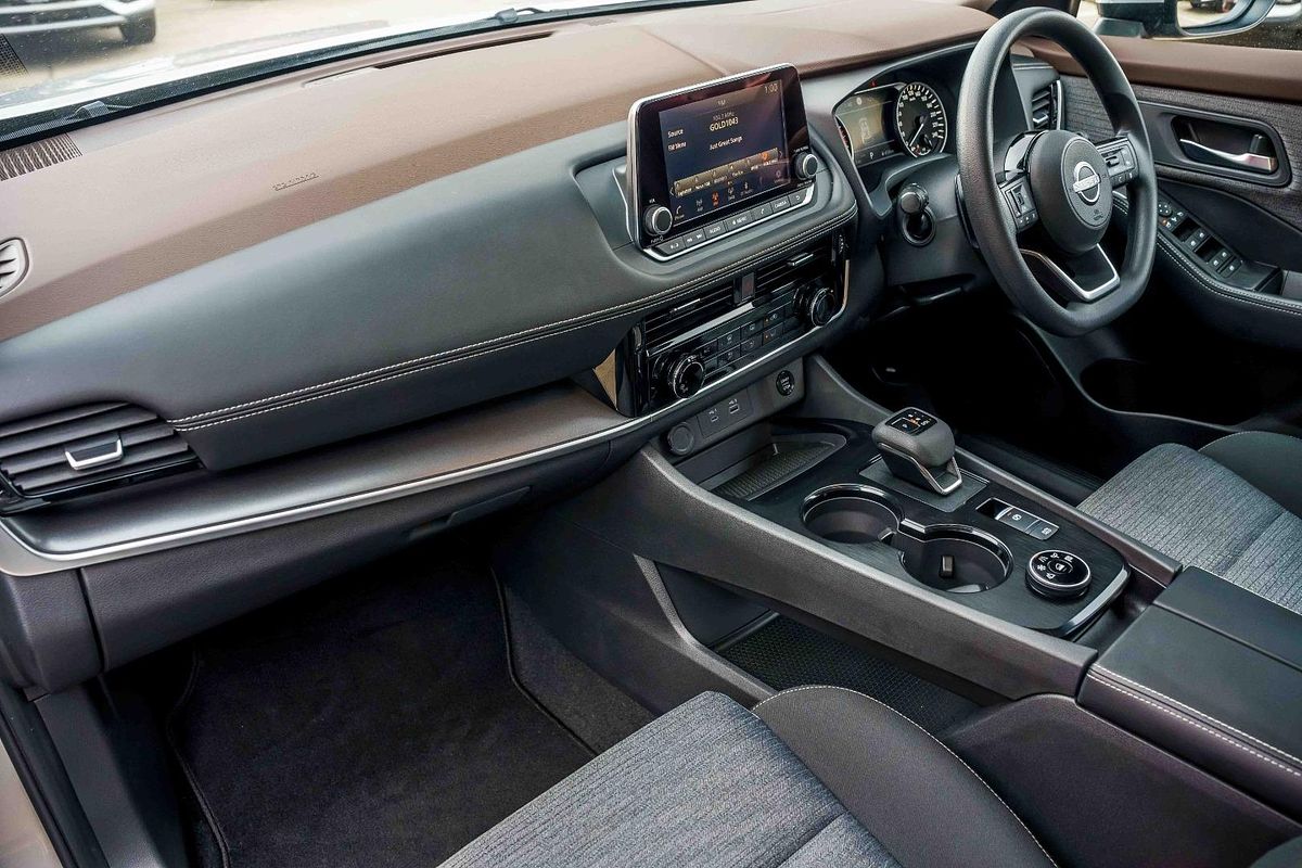 2025 Nissan X-TRAIL ST T33