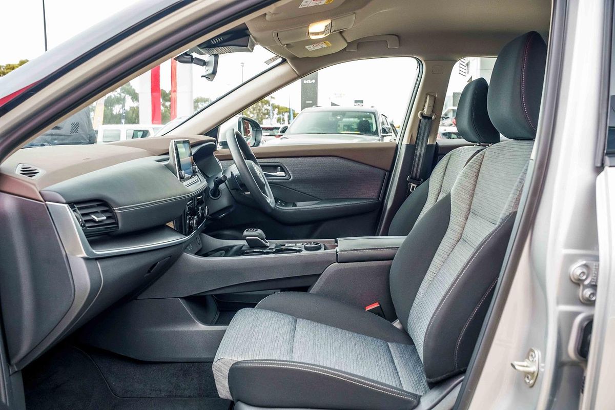 2025 Nissan X-TRAIL ST T33
