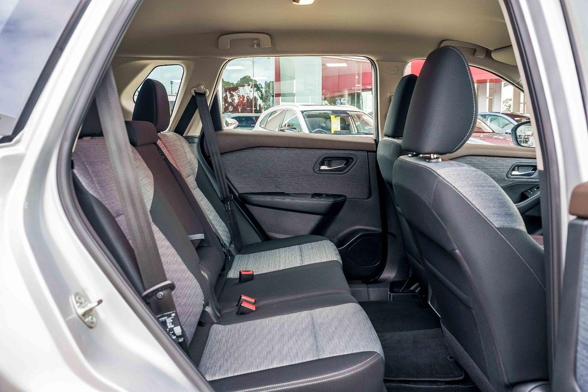 2025 Nissan X-TRAIL ST T33