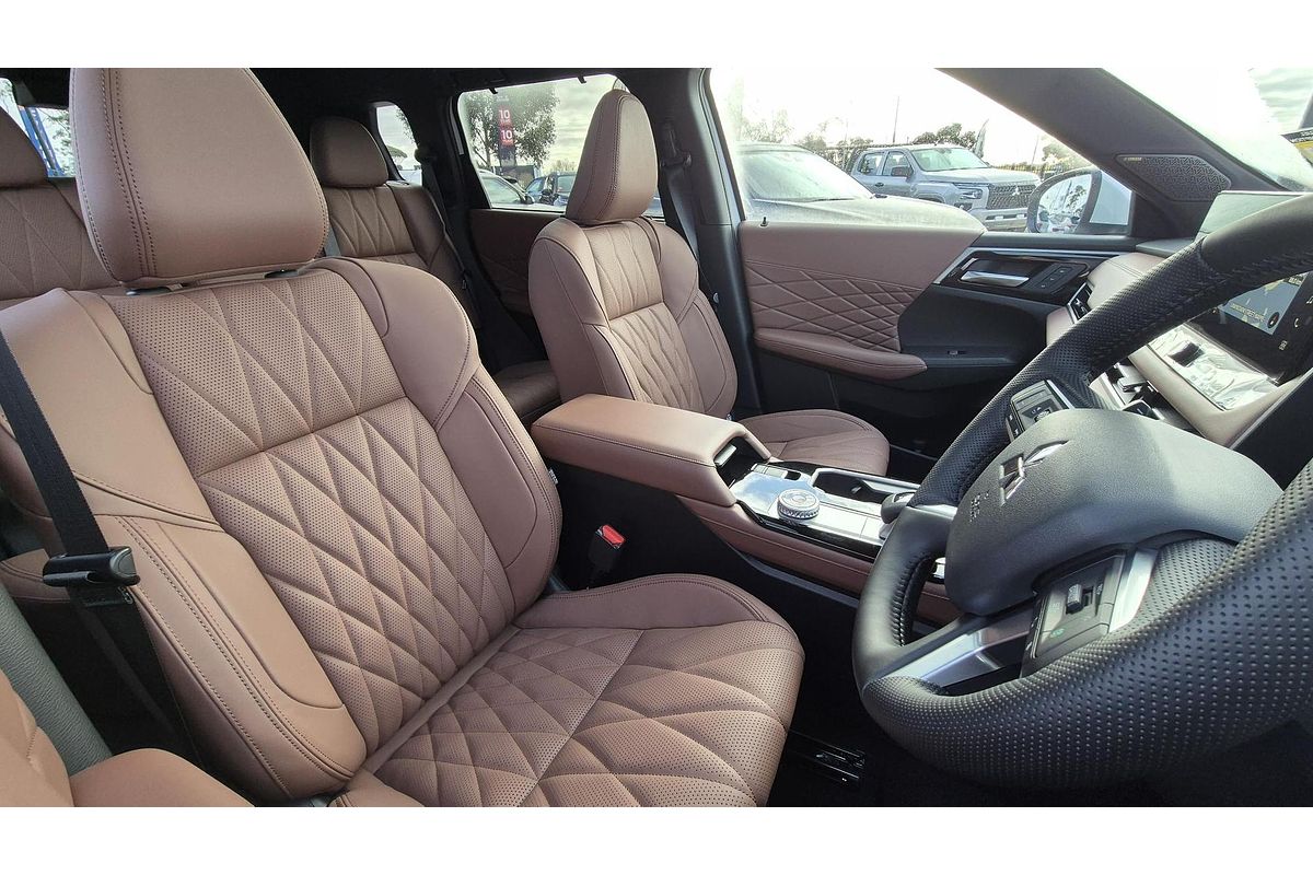 2025 Mitsubishi Outlander Exceed Tourer ZM
