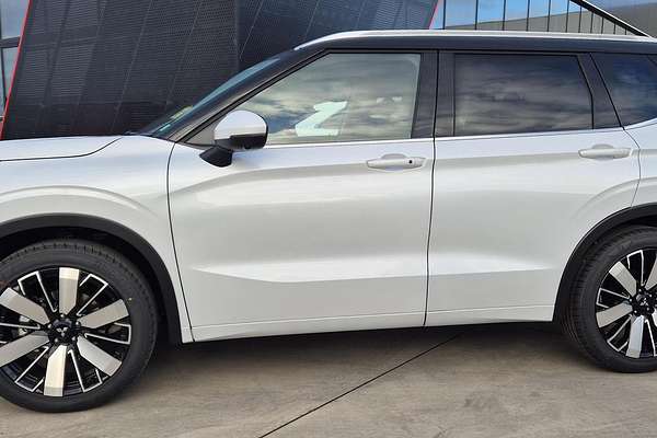 2025 Mitsubishi Outlander Exceed Tourer ZM