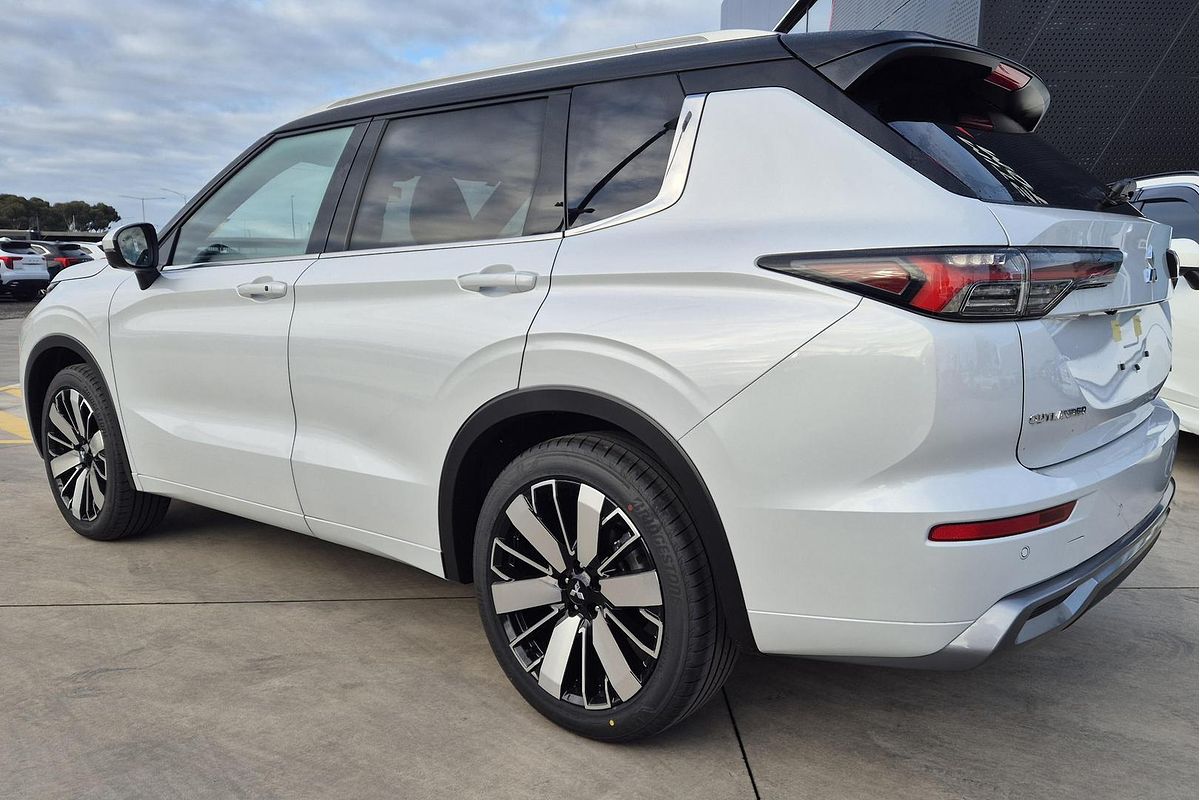 2025 Mitsubishi Outlander Exceed Tourer ZM