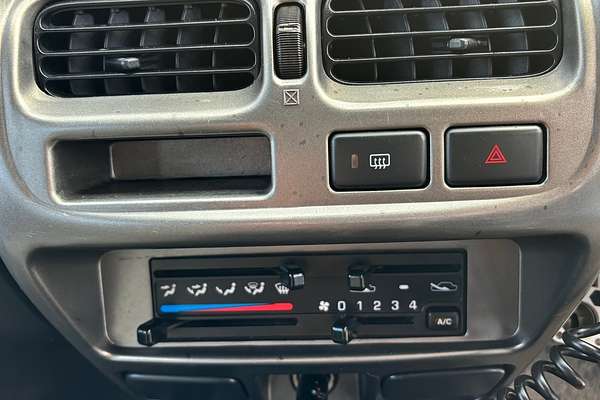 2014 Nissan Navara ST-R D22 4X4