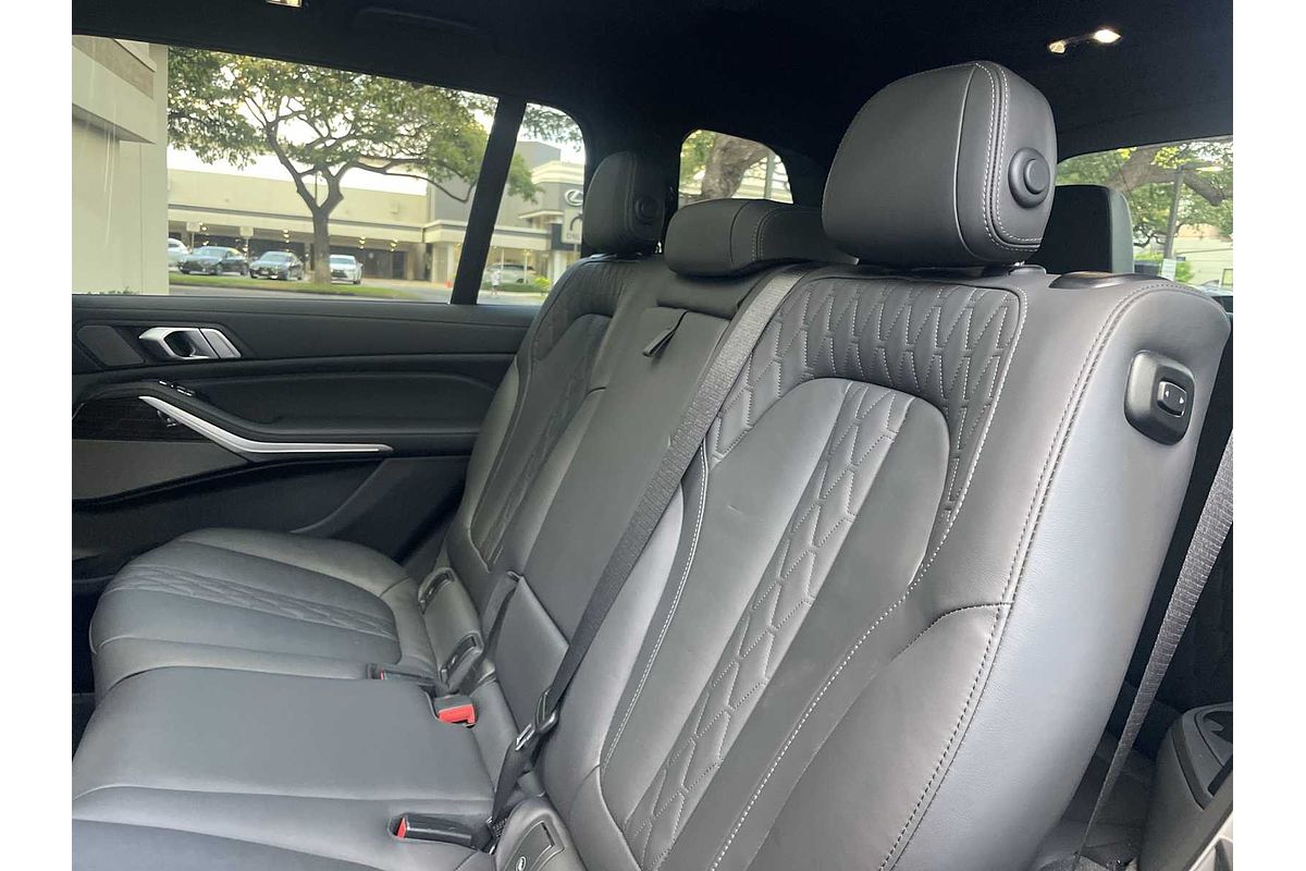 2023 BMW X7 xDrive40i