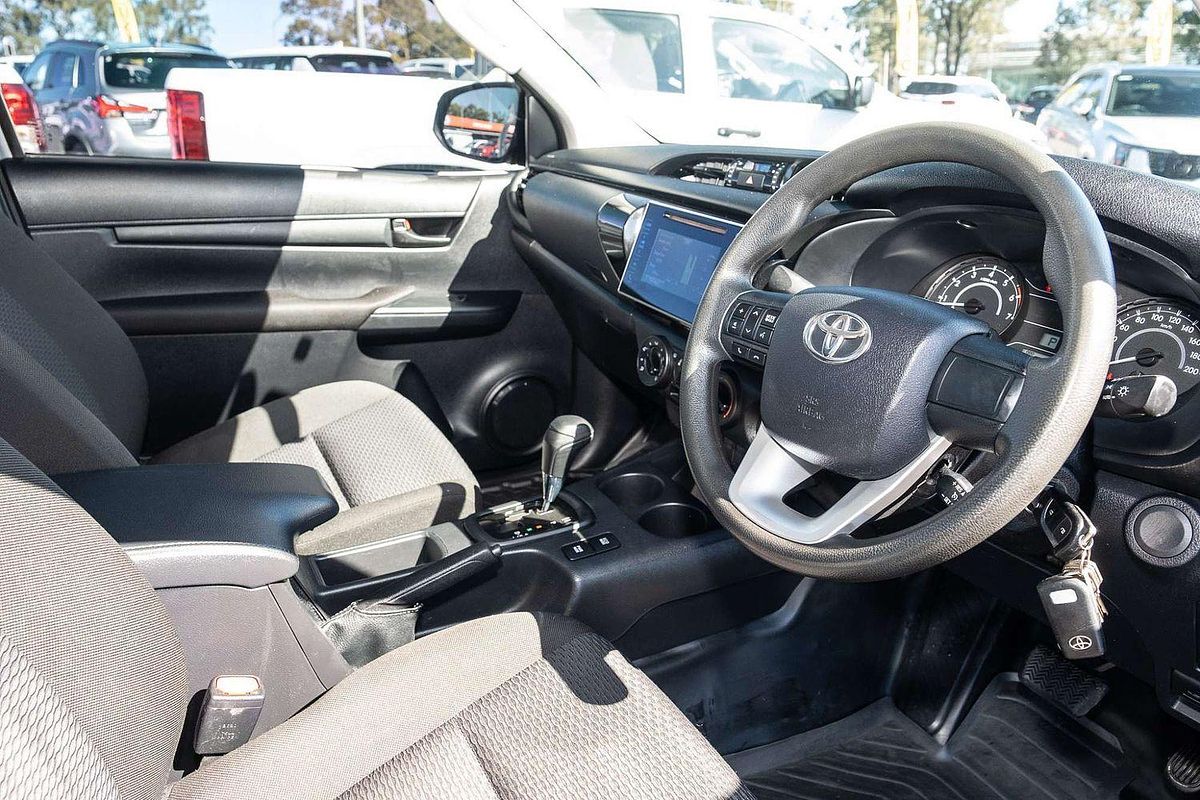 2017 Toyota Hilux Workmate TGN121R Rear Wheel Drive