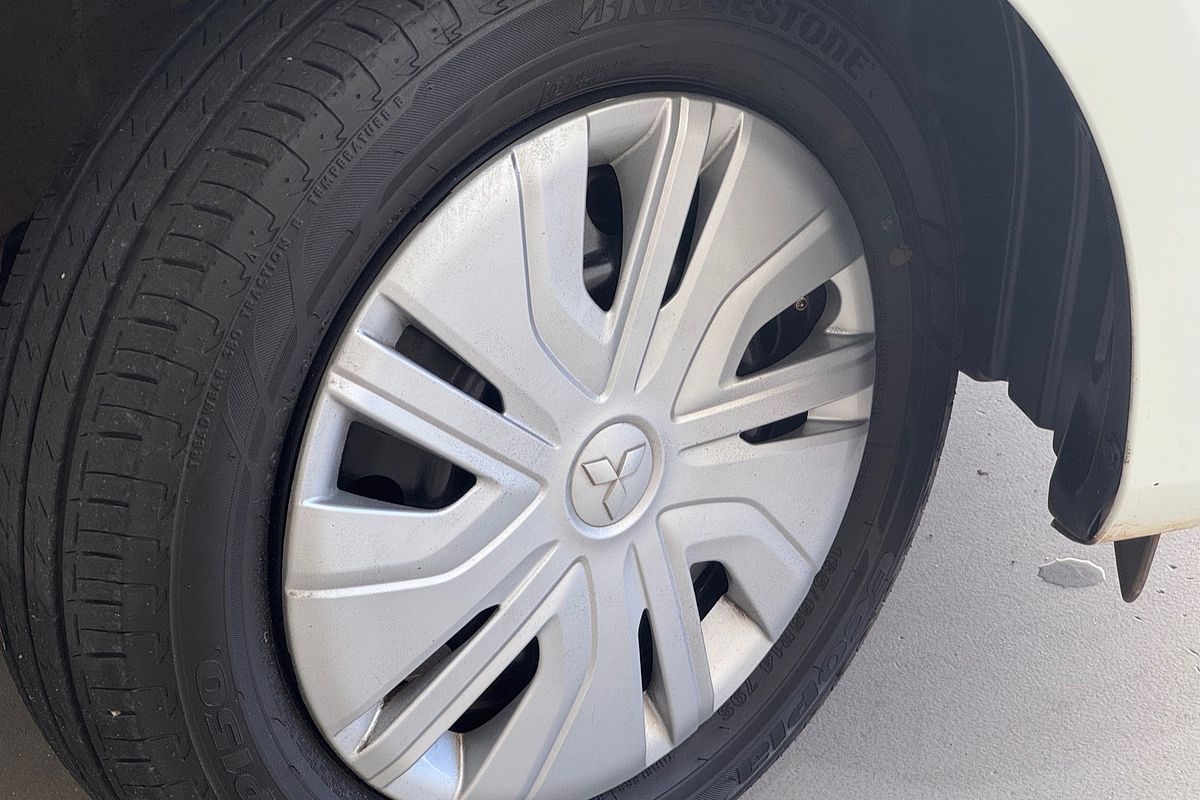 2021 Mitsubishi Mirage ES LB