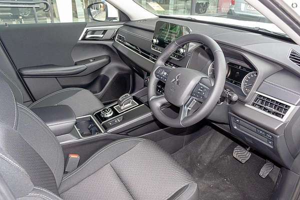 2025 Mitsubishi Outlander LS ZM AWD