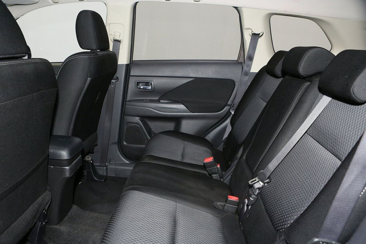 2017 Mitsubishi Outlander LS Safety Pack ZK