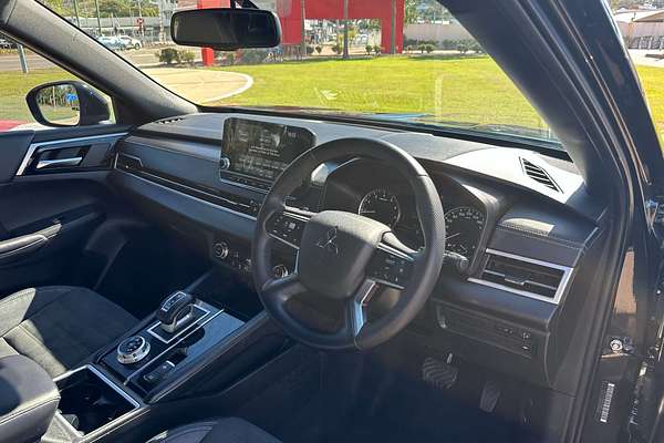 2023 Mitsubishi Outlander LS ZM