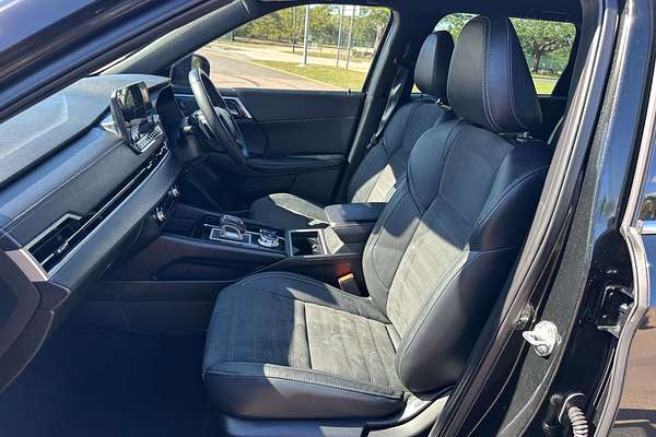 2023 Mitsubishi Outlander LS ZM