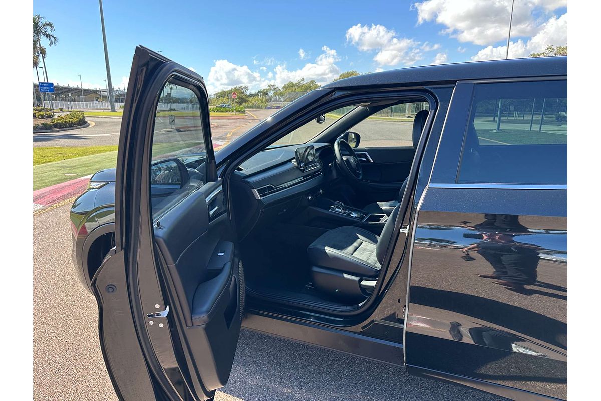 2023 Mitsubishi Outlander LS ZM
