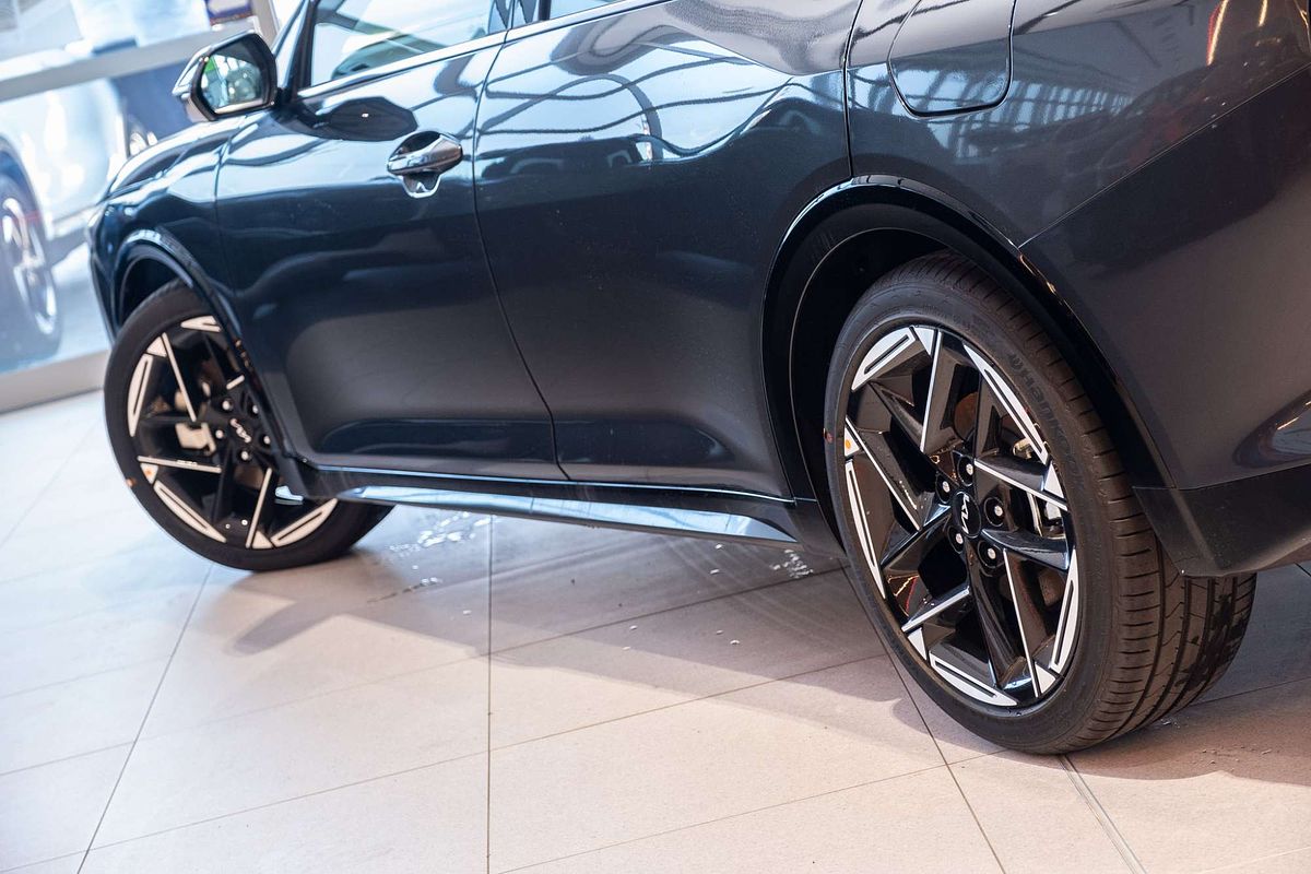 2025 Kia K4 GT-Line CL4m