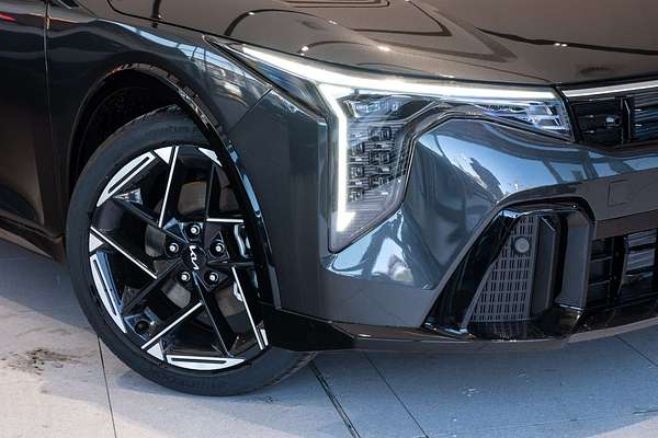 2025 Kia K4 GT-Line CL4m