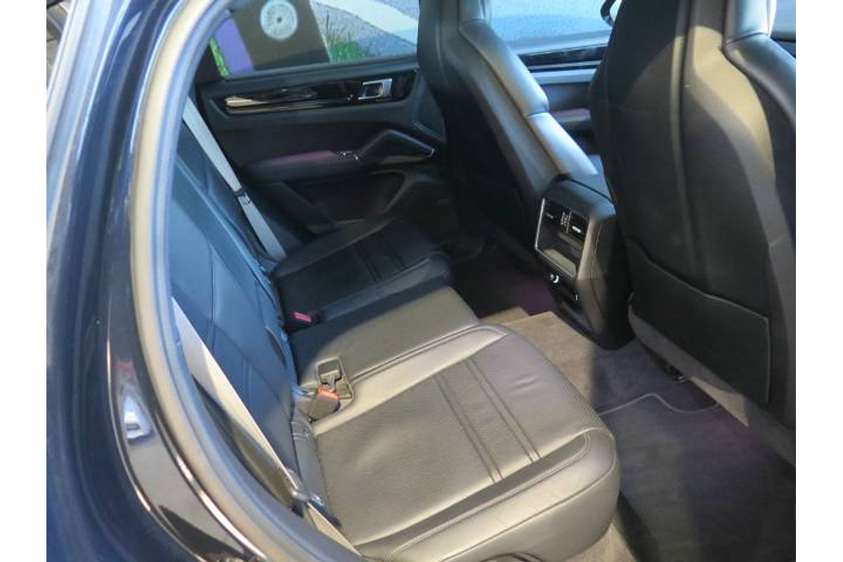 2023 Porsche Cayenne PLATINUM EDITION 9YB