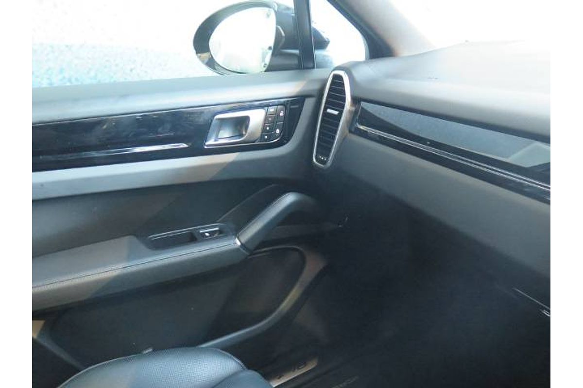 2023 Porsche Cayenne PLATINUM EDITION 9YB