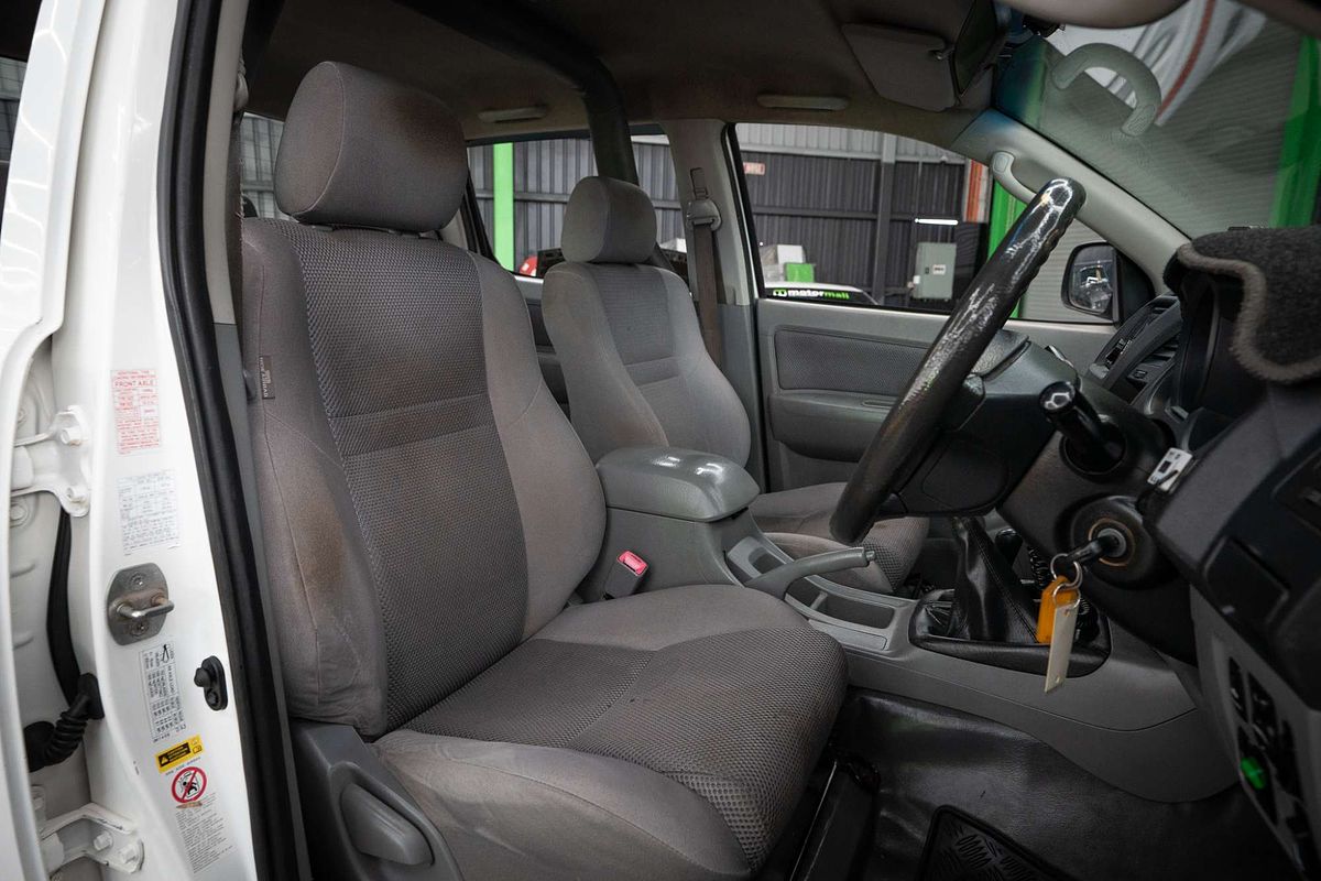 2010 Toyota Hilux SR KUN26R 4X4