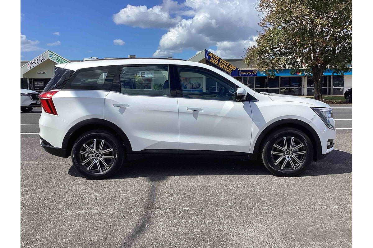 2025 Mahindra XUV700 AX7L