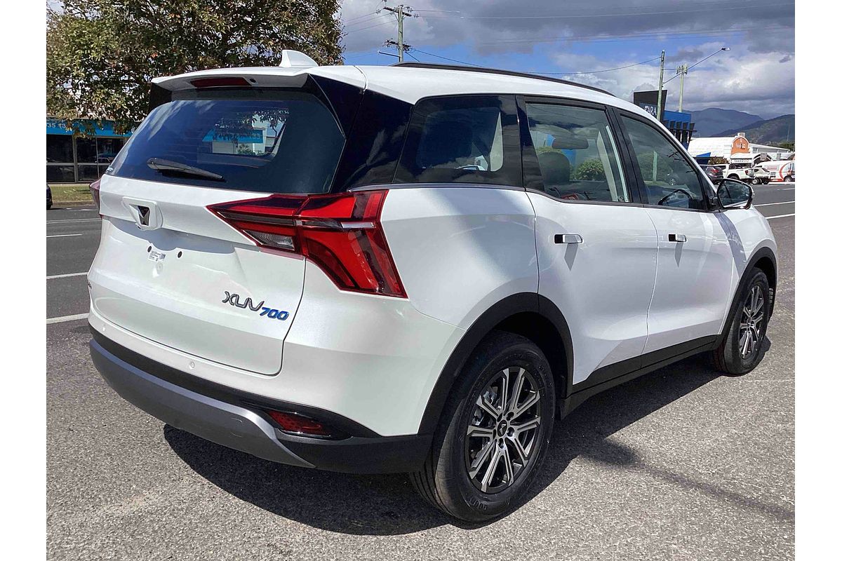 2025 Mahindra XUV700 AX7L
