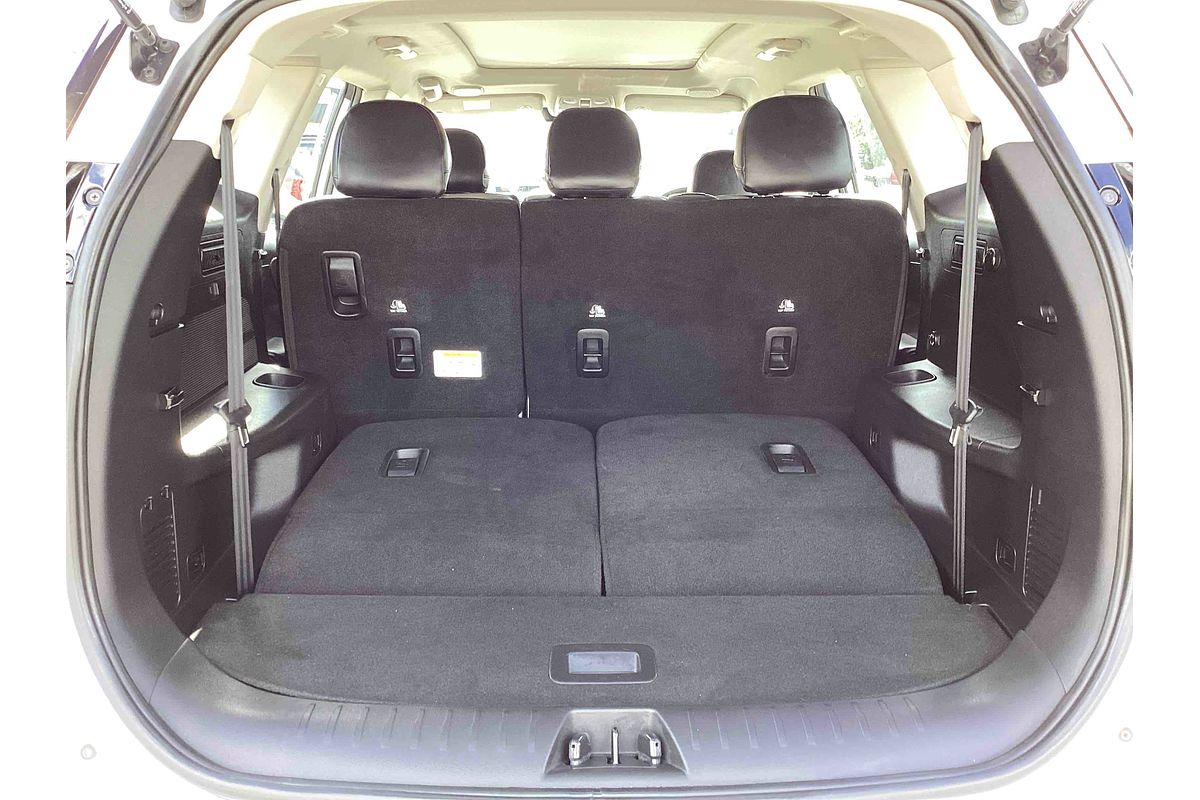2025 Mahindra XUV700 AX7L