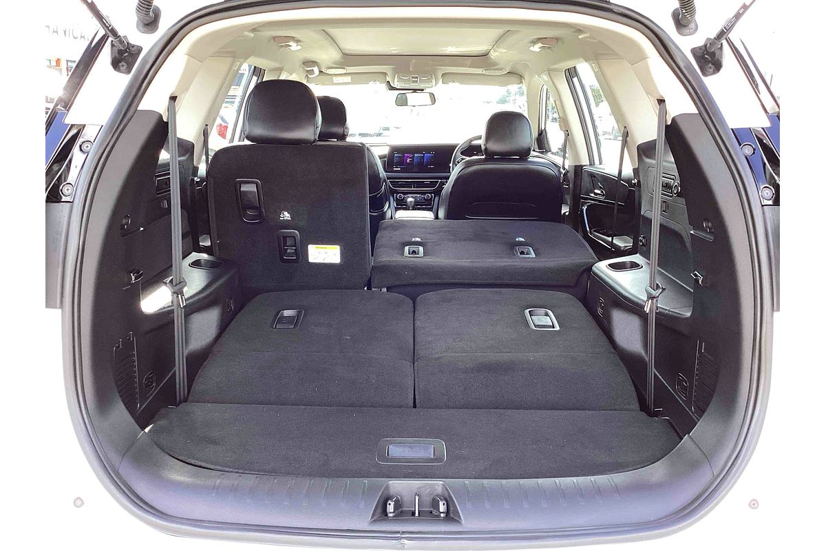 2025 Mahindra XUV700 AX7L