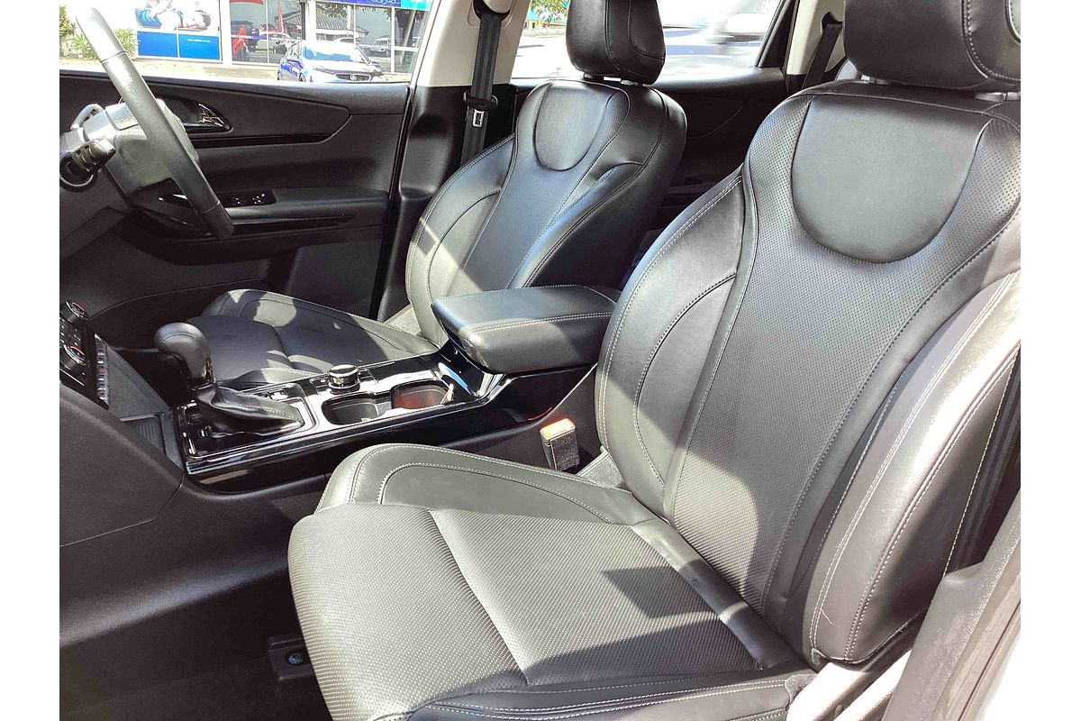 2025 Mahindra XUV700 AX7L