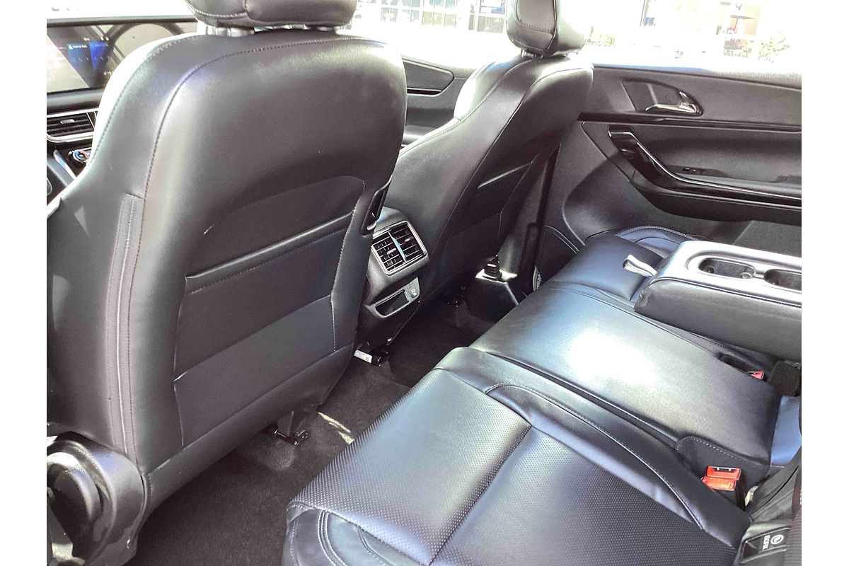 2025 Mahindra XUV700 AX7L