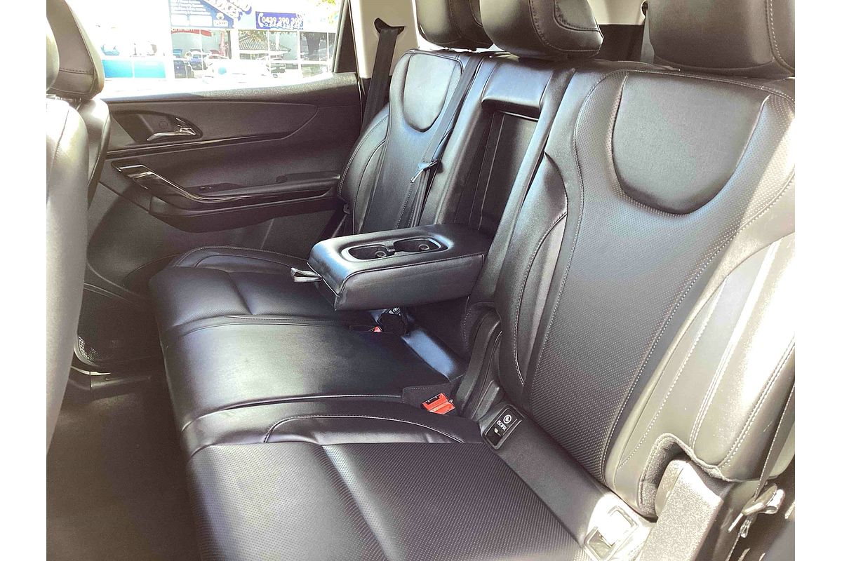 2025 Mahindra XUV700 AX7L