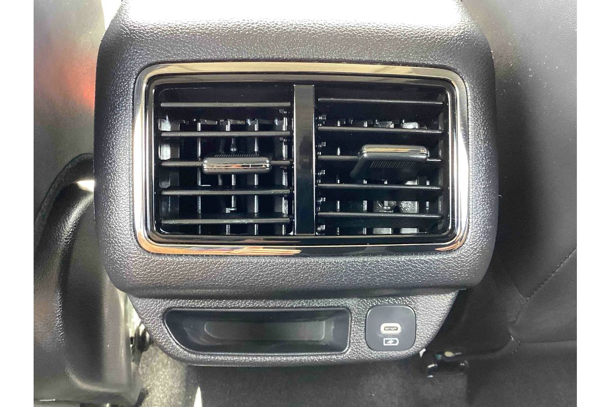 2025 Mahindra XUV700 AX7L