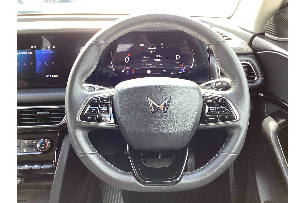 2025 Mahindra XUV700 AX7L