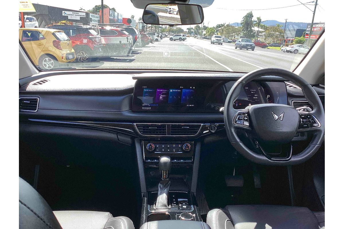 2025 Mahindra XUV700 AX7L