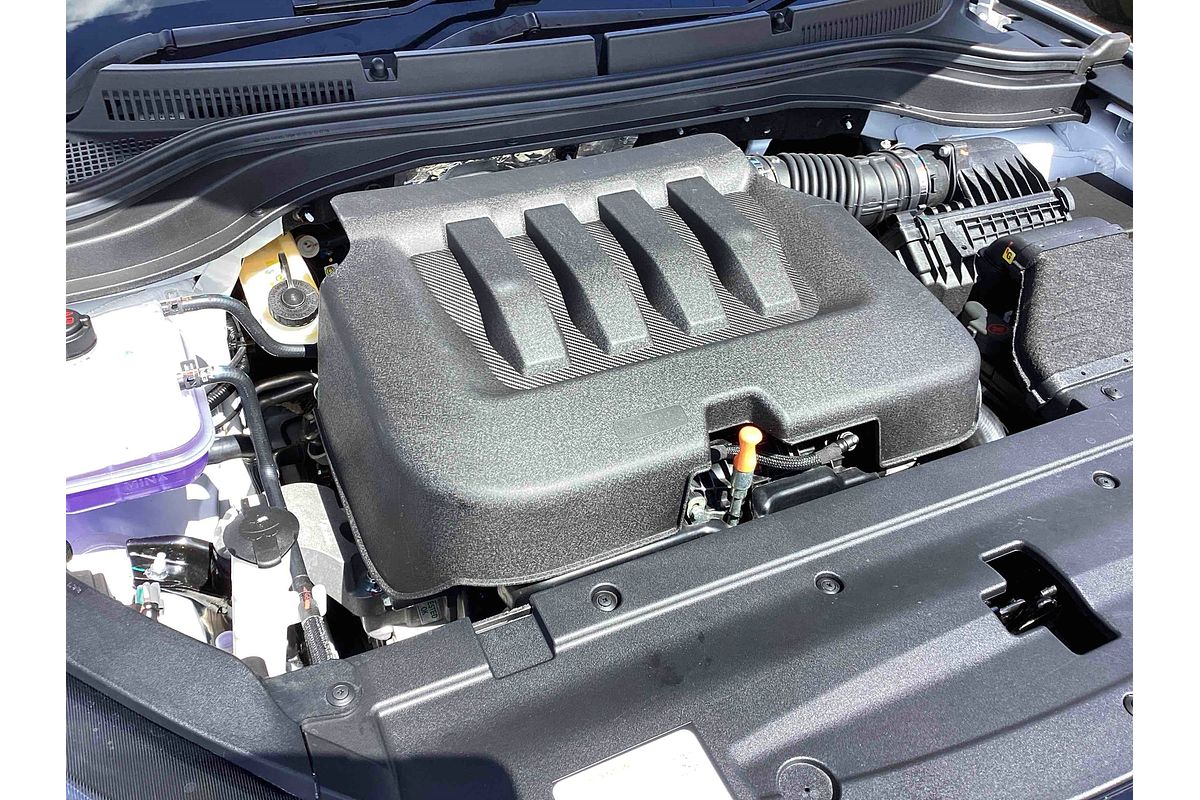 2025 Mahindra XUV700 AX7L