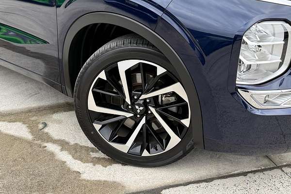 2023 Mitsubishi Outlander Exceed ZM
