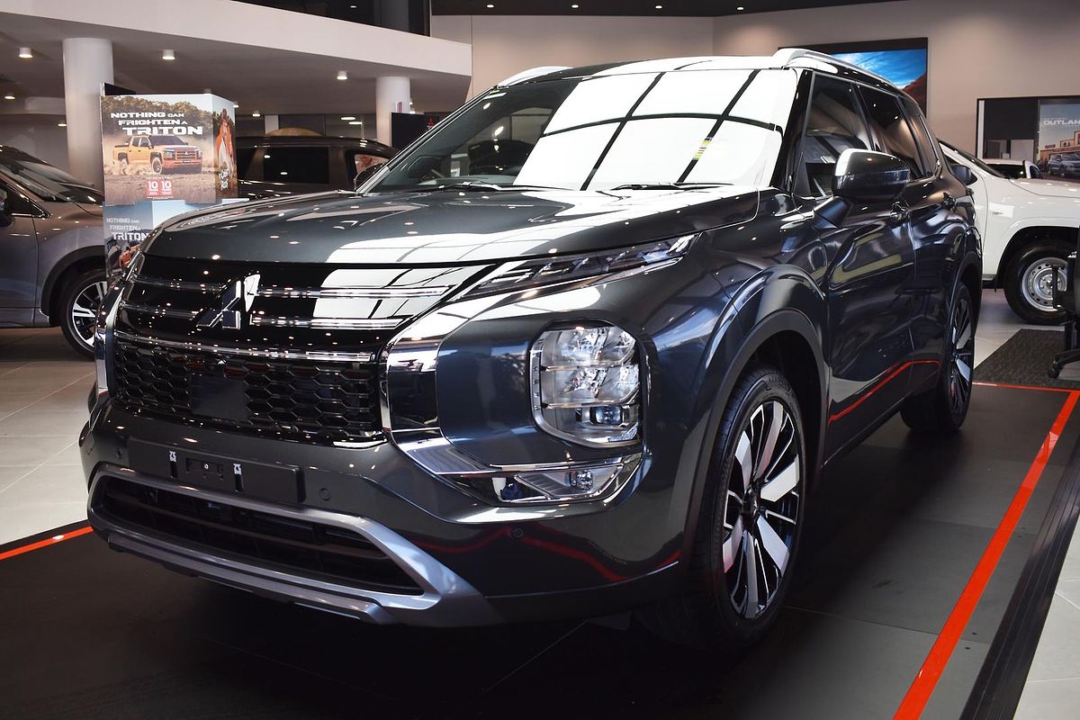 2025 Mitsubishi Outlander Exceed Tourer ZM