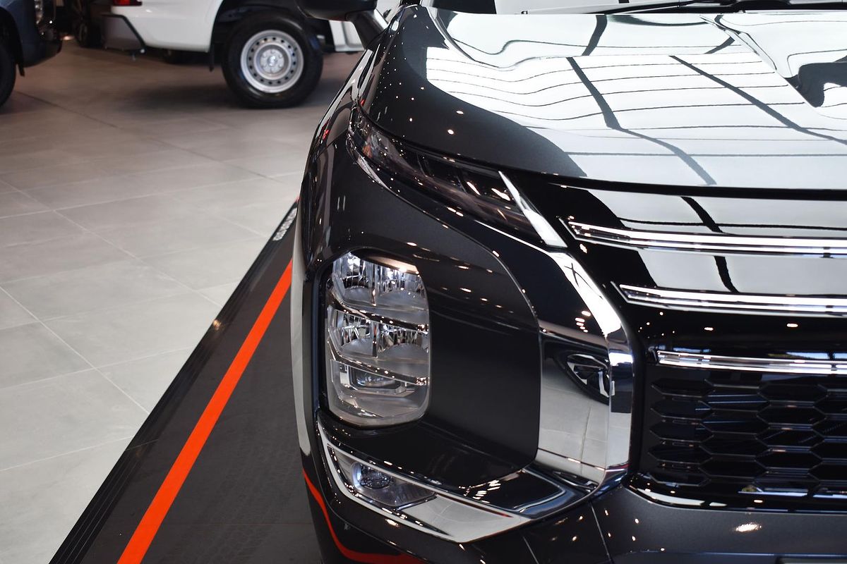 2025 Mitsubishi Outlander Exceed Tourer ZM