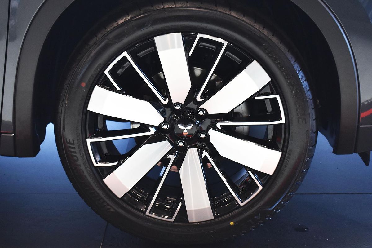 2025 Mitsubishi Outlander Exceed Tourer ZM