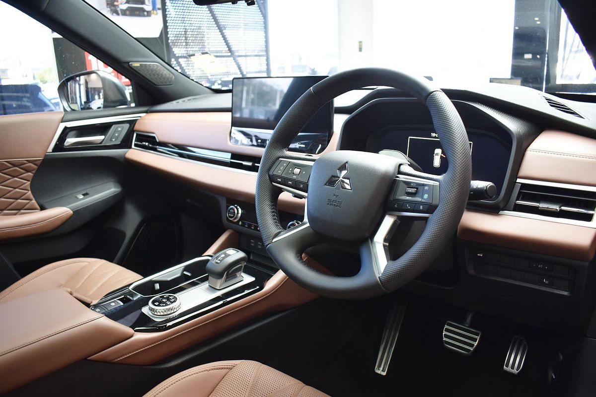 2025 Mitsubishi Outlander Exceed Tourer ZM